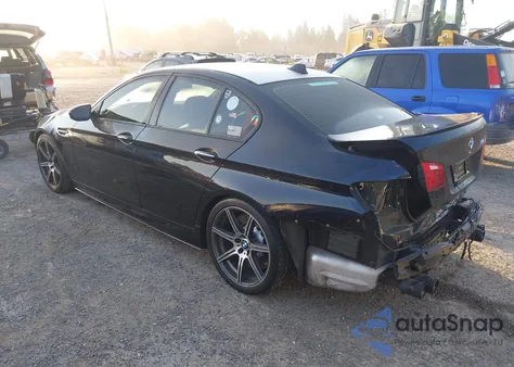 2015 BMW M5 z USA, uszkodzony, nr VIN WBSFV9C57FD595009